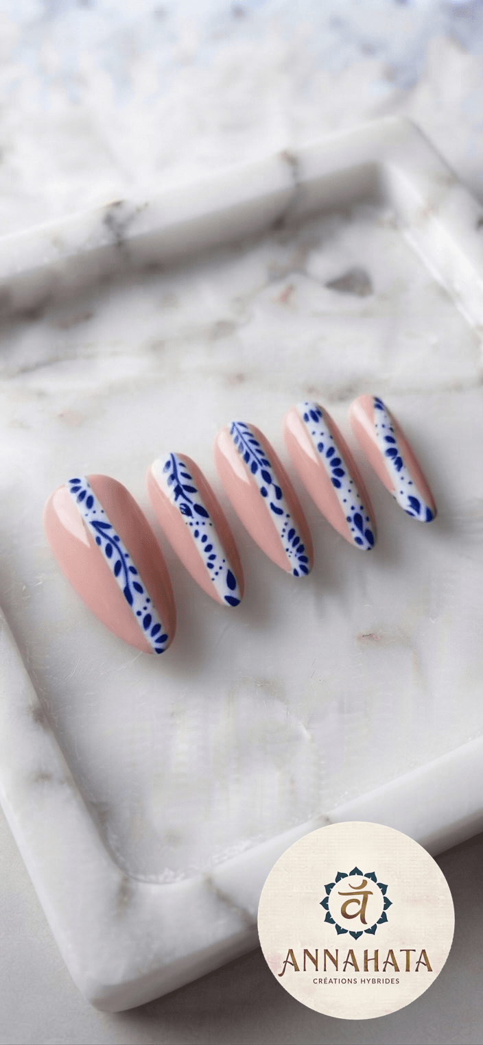 Feuillage bleu & bande blanche